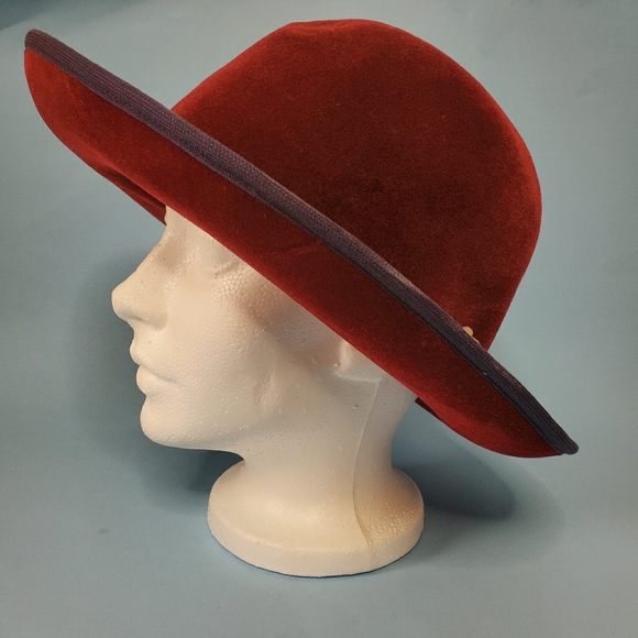 Vintage Accessories - Wine red velvet round top fedora Hat